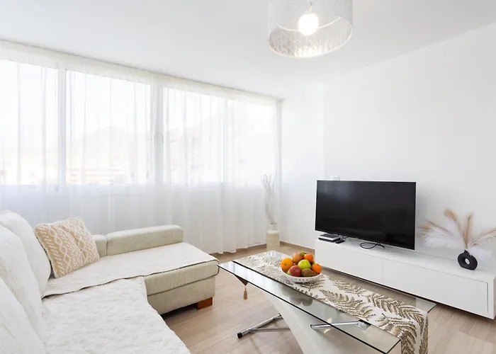 Emily Residencial Apartamento *